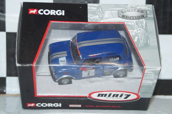 Corgi mini cc82241 se7en racing club james hall 1:36 scale