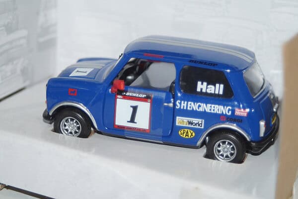 Corgi mini cc82241 se7en racing club james hall 1:36 scale