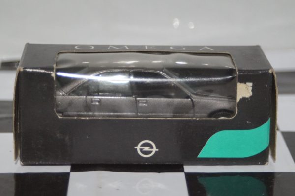 Gama opel omega / vauxhall carlton grey 1130 in 1:43 scale