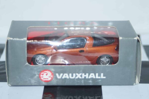 Gama opel omega / vauxhall carlton grey 1130 in 1:43 scale