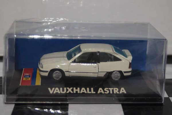 Gama Opel omega / Vauxhall Carlton Grey 1130 in 1:43 scale