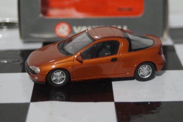 Gama opel omega / vauxhall carlton grey 1130 in 1:43 scale