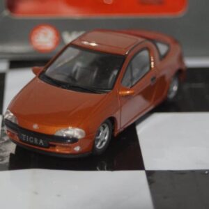 Gama opel omega / vauxhall carlton grey 1130 in 1:43 scale