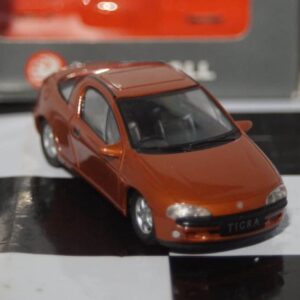 Gama opel omega / vauxhall carlton grey 1130 in 1:43 scale