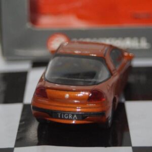Gama opel omega / vauxhall carlton grey 1130 in 1:43 scale