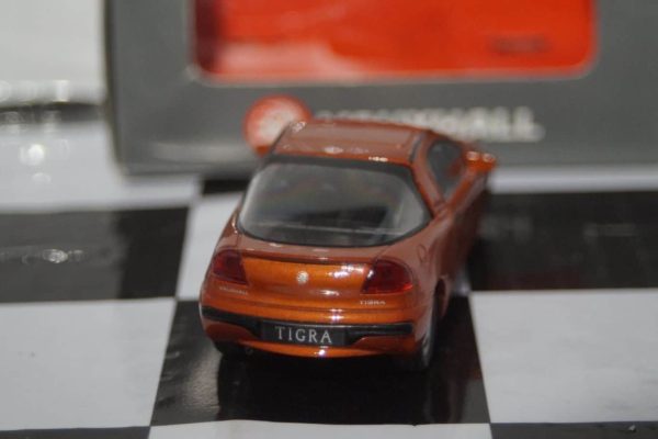 Gama opel omega / vauxhall carlton grey 1130 in 1:43 scale