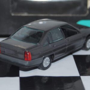 Gama opel omega / vauxhall carlton grey 1130 in 1:43 scale