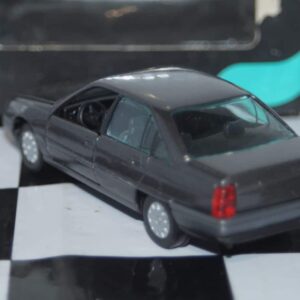 Gama opel omega / vauxhall carlton grey 1130 in 1:43 scale