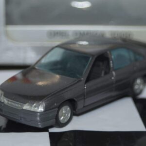Gama opel omega / vauxhall carlton grey 1130 in 1:43 scale