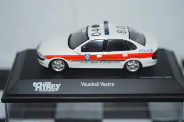 Schuco vauxhall vectra lancashire police ltd 1000 in 1:43 ref 04181
