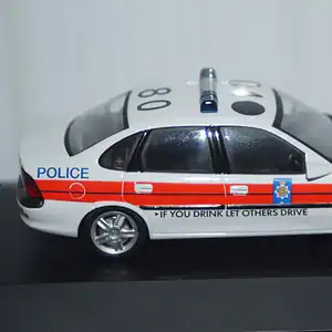 Schuco vauxhall vectra lancashire police ltd 1000 in 1:43 ref 04181