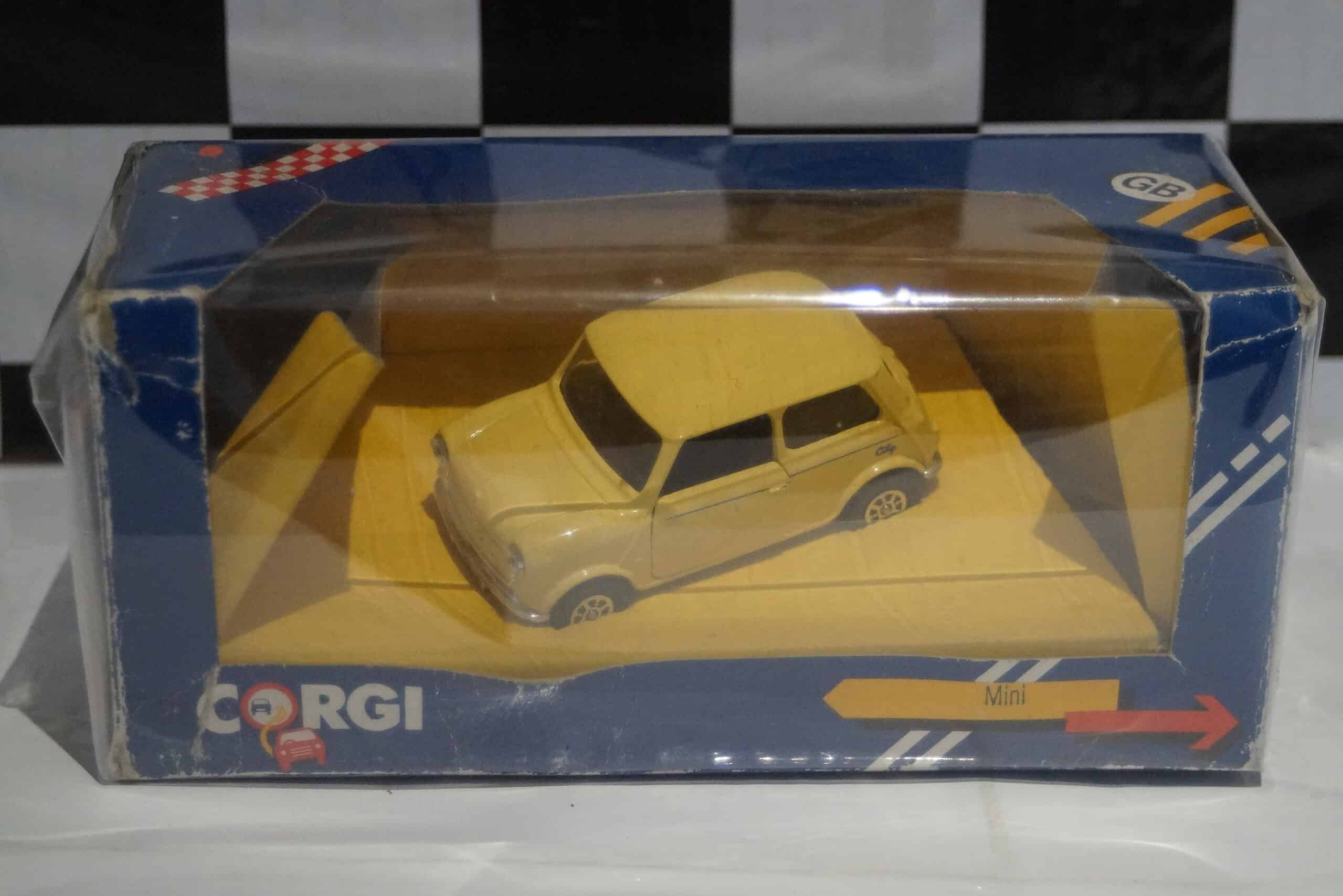 Corgi mini c330/9 city yellow 1:36 scale