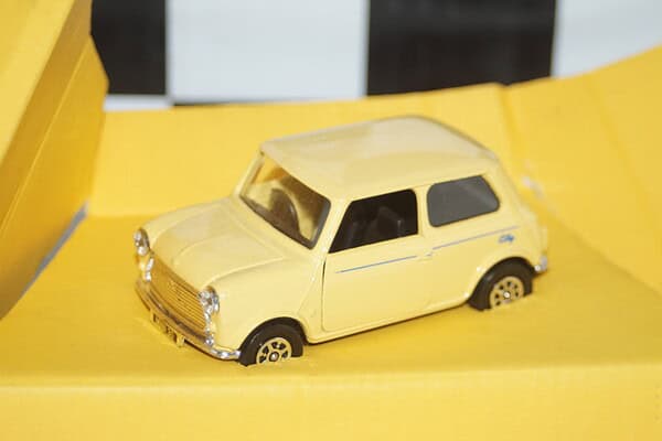 Corgi mini c330/9 city yellow 1:36 scale