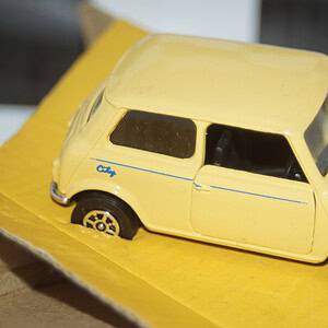 Corgi mini c330/9 city yellow 1:36 scale