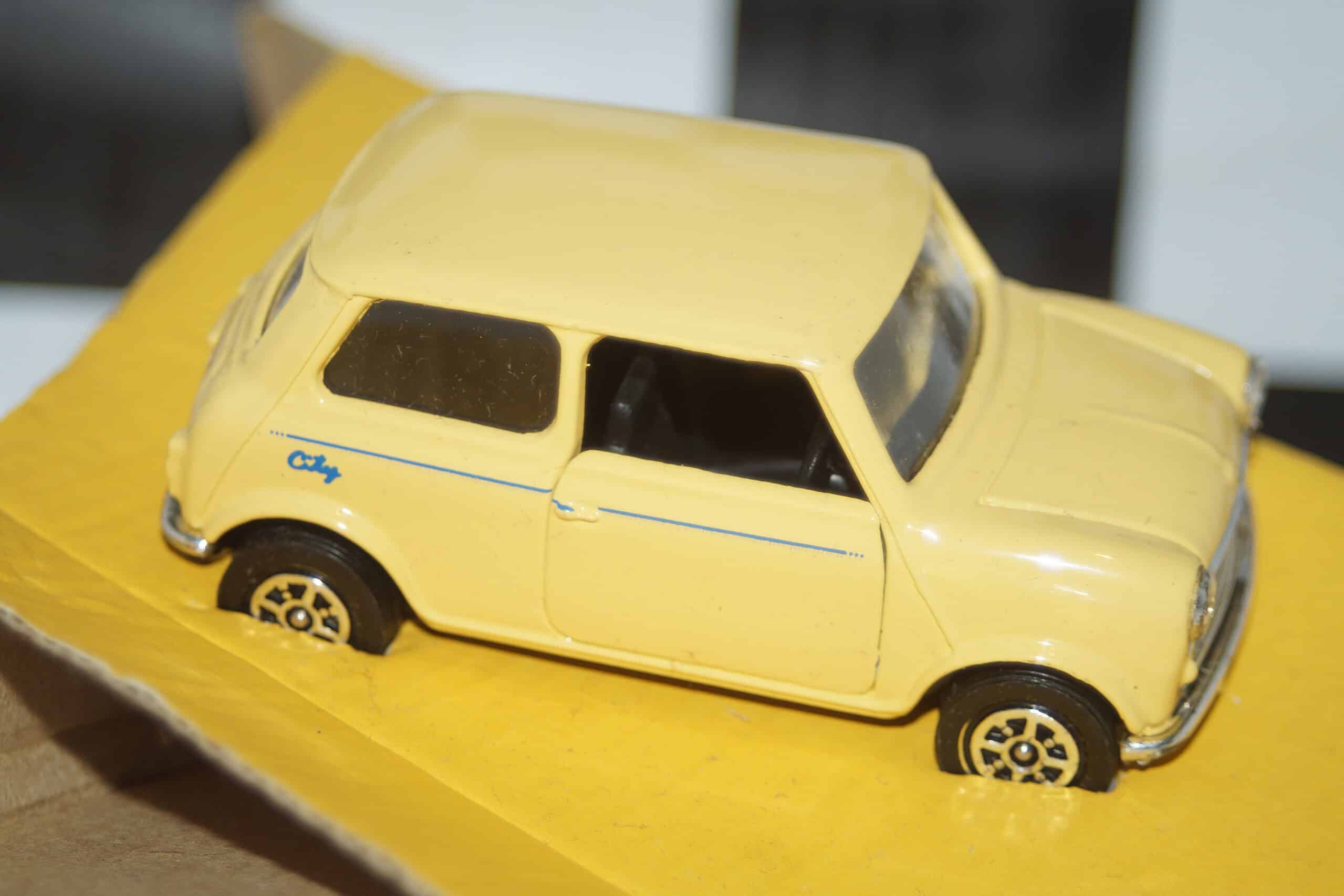 Corgi mini c330/9 city yellow 1:36 scale