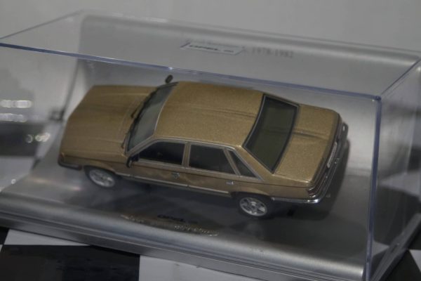 Schuco opel senator gold car collection 1:43