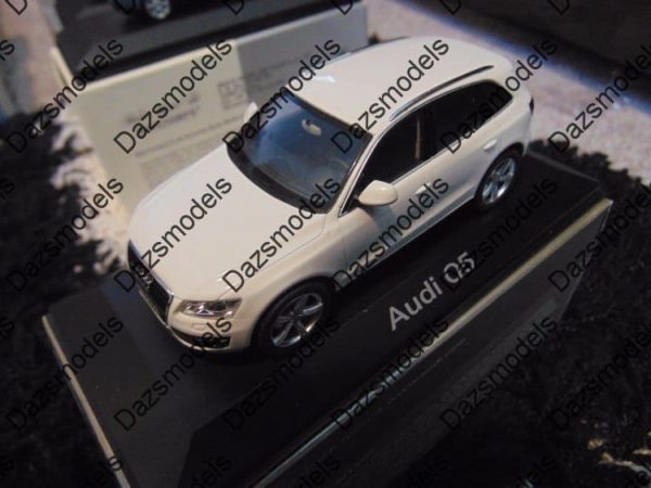 Schuco audi q5 white 5 door 2010 1:43 5010805613 dealer edition