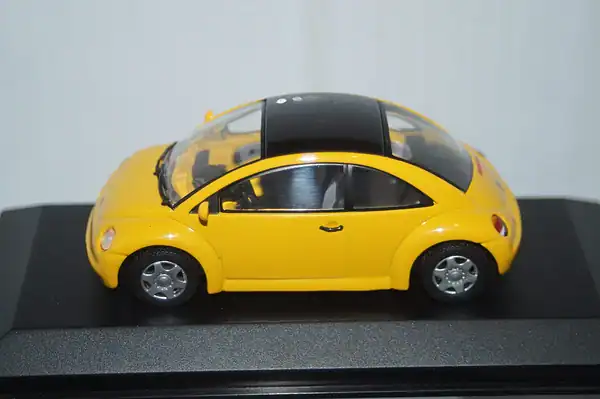 Minichamps vw beetle concept 1994 yellow 430054001
