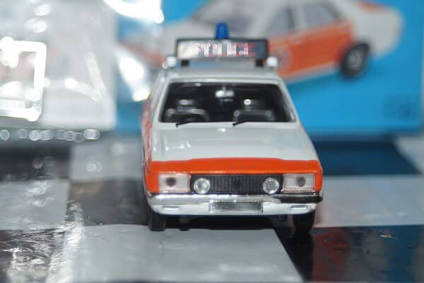 Vanguards ford consul 3000 gt lancashire police va55000 white 1:43 scale