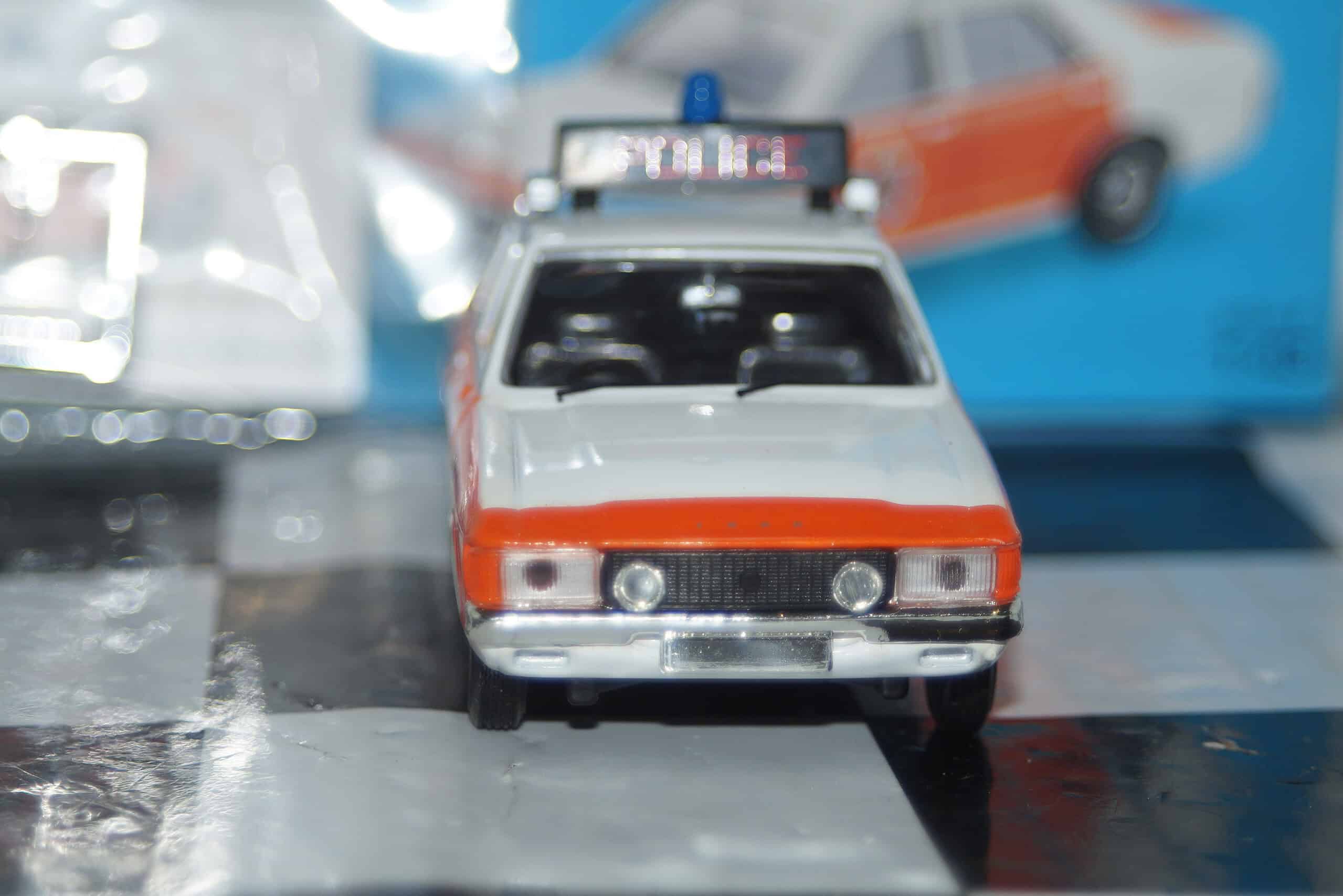 Vanguards ford consul 3000 gt lancashire police va55000 white 1:43 scale