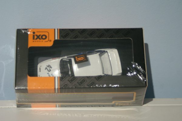 Ixo bmw e30 m3 tourenwagen 1987 j.cecotto 1:43 diecast rac262