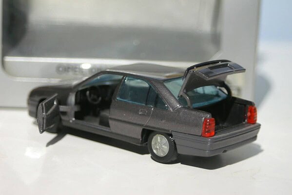 Gama opel omega vauxhall carlton gsi 1989 grey 1131 in 1:43 scale 1st issue