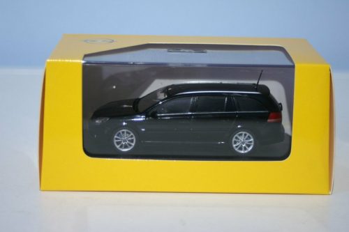 Schuco opel / vauxhall vectra estate opc in 1:43 scale 90485125