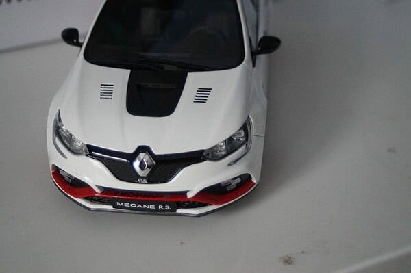 Otto renault megane trophy-r serie 2019 white quartz resin 1:18 car ot804