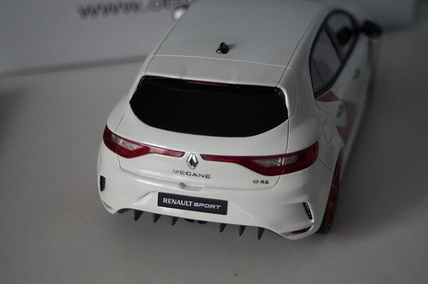 Otto renault megane trophy-r serie 2019 white quartz resin 1:18 car ot804