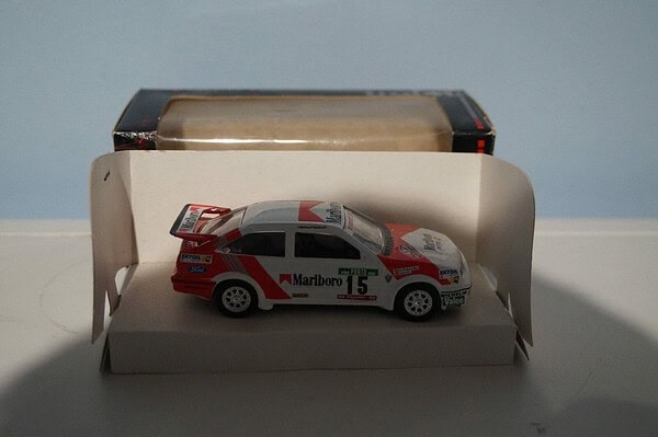 Trofeu Ford sierra cosworth rally de portugal 88 1:43th Diecast 01.88.9
