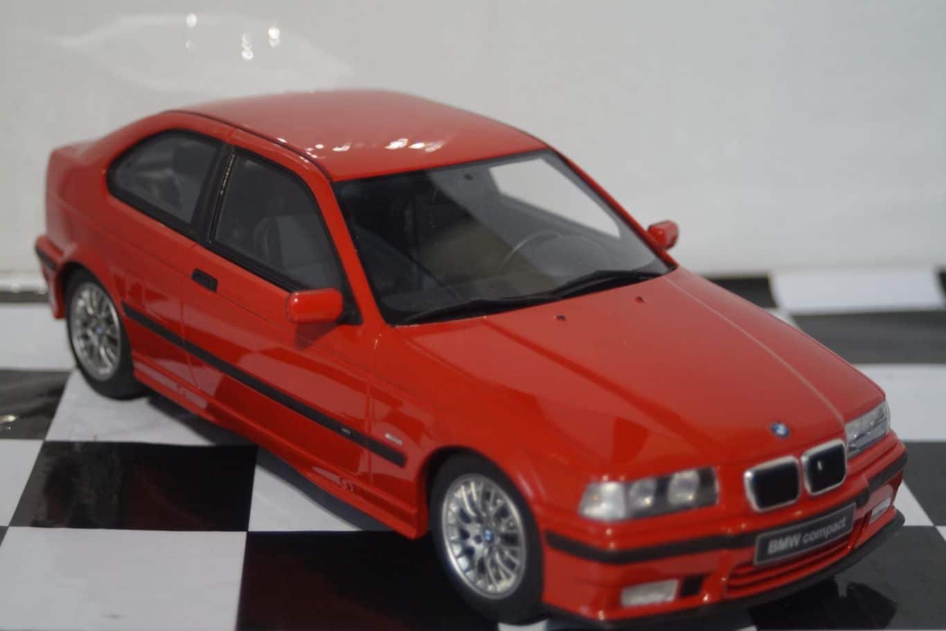 OTTO BMW E36 Compact Red 3 door 1:18 Resin OT372