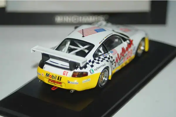 Minichamps porsche 911 gt3 rs sebring 2002 400 026923