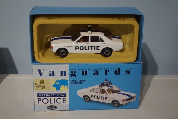 Vanguards ford anglia green va1001 1:43 scale