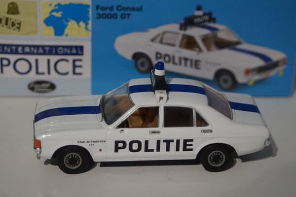 Vanguards ford anglia green va1001 1:43 scale