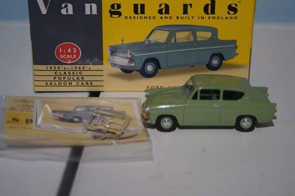Vanguards ford anglia green va1001 1:43 scale