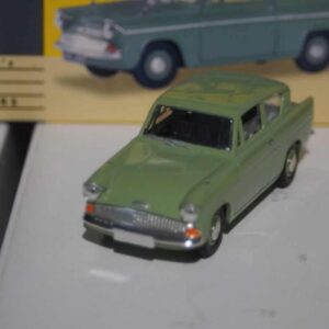 Vanguards ford anglia green va1001 1:43 scale