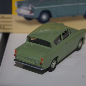 Vanguards ford anglia green va1001 1:43 scale