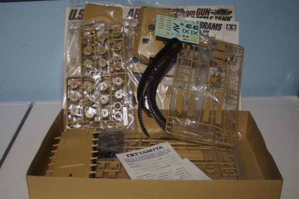 Tamiya u.s.m1a1 abrams tank 1992 issue 1/35 scale no35156