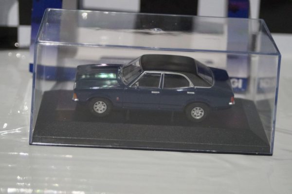 Vanguards Ford Escort Mk1 RS2000 VA09527 1:43 Scale Yellow