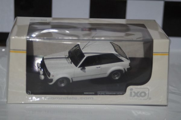 Ixo Volkswagen Golf Mk1 Cabrio 1981 Red CLC353N Diecast 1:43