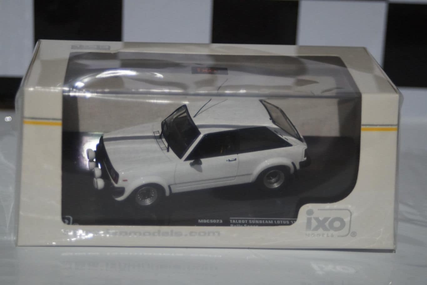 Ixo Volkswagen Golf Mk1 Cabrio 1981 Red CLC353N Diecast 1:43