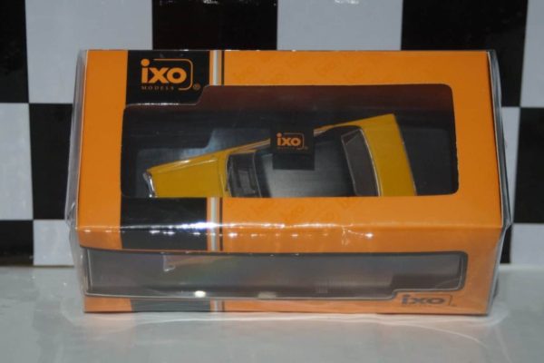 IxoVolkswagenGolfMkCabrioRedCLCNDiecast:
