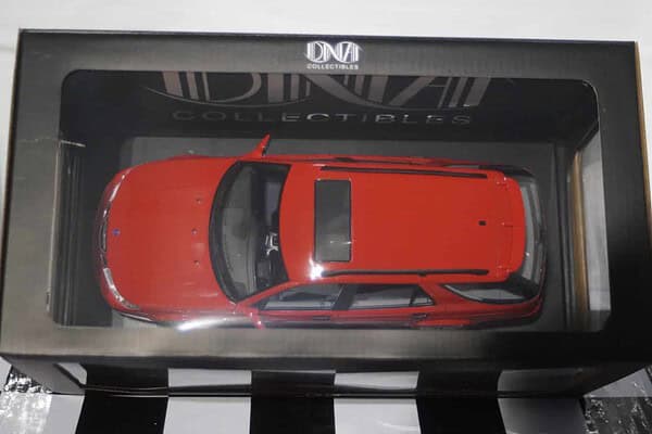 Dna collectibles saab 9-5 sportcombi aero red 1:18 dna000073 resin