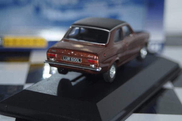 Vanguards volkswagen golf mk2 gti 16v va13606 1:43 scale