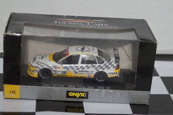Onyx opel vectra stw 1997 m.bartels 1:43 scale xt071