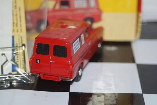 Vanguards austin mini van automobile association va14002 1:43 scale