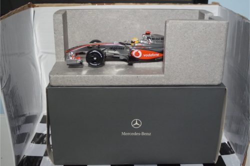 Minichamps mclaren mercedes mp 4-24 hamilton 2009  f1 1:18