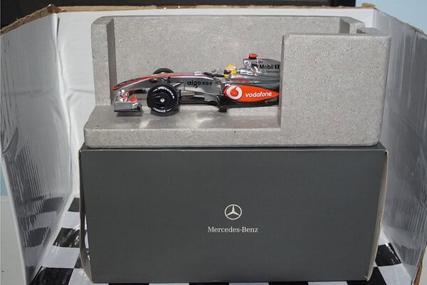 Minichamps mclaren mercedes mp 4-24 hamilton 2009  f1 1:18
