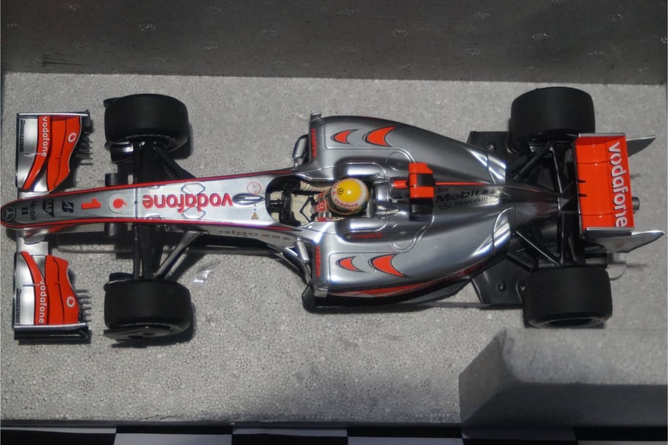 Minichamps McLaren Mercedes MP 4-24 Hamilton 2009 F1 1:18