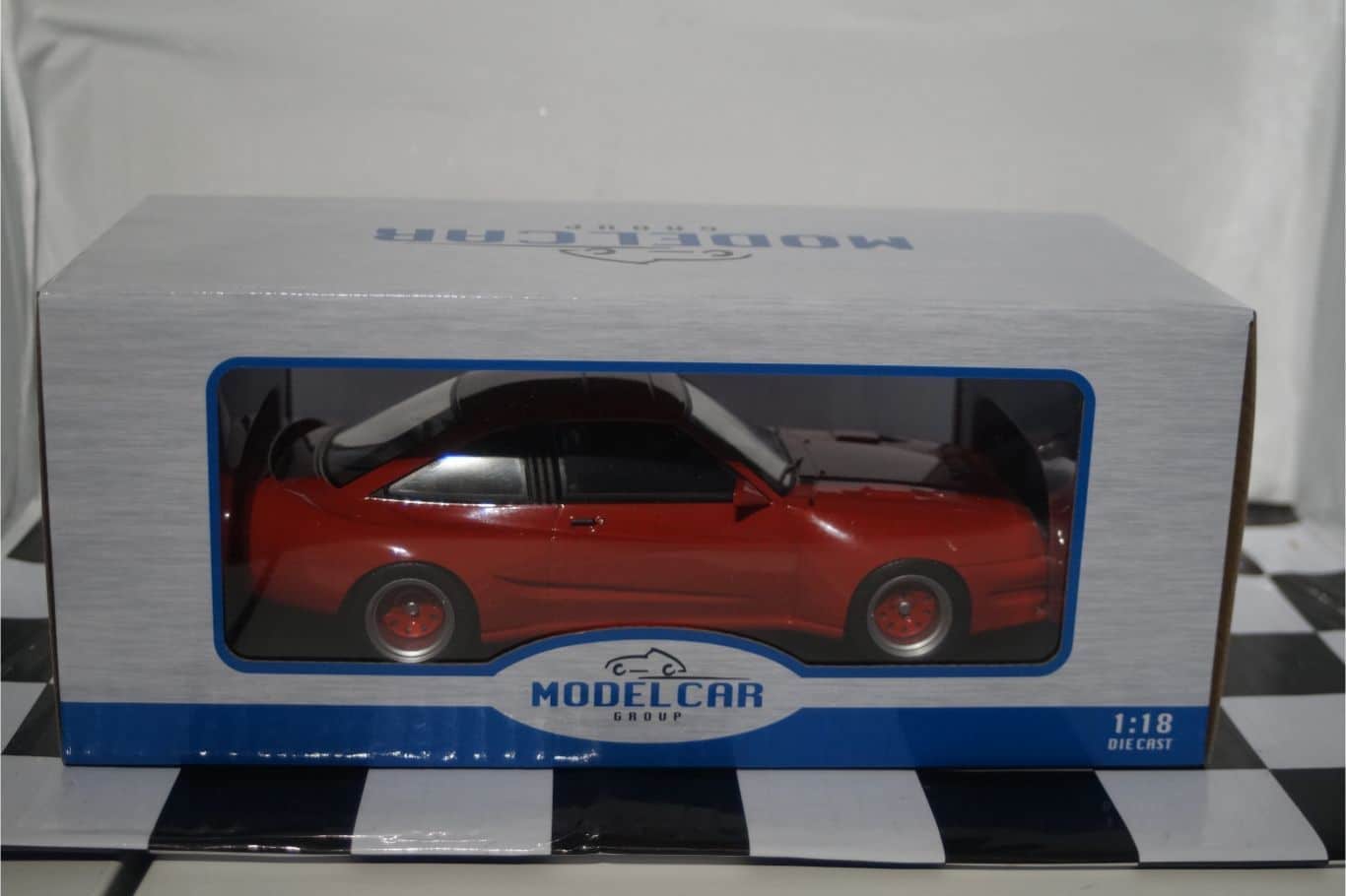 Modelcar Group 1:18 Opel Manta B Mattig Año De Construcción 1991 Rojo Oscuro Metalico Mcg18424